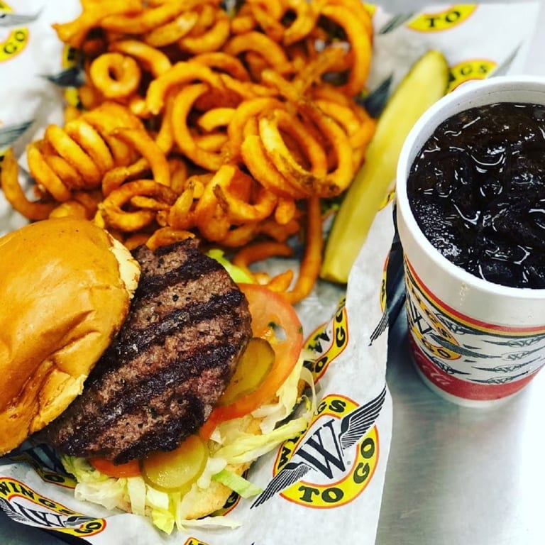 Juicy Burgers: A Crowd Favorite